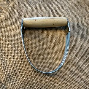 VTG Wood-Handle Dough Blender / Pastry Cutter in Natural Wood and Silver
